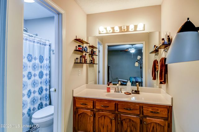 1105 S Parkview Circle, S, Southaven, MS 38671