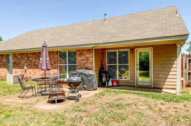 1105 S Parkview Circle, S, Southaven, MS 38671