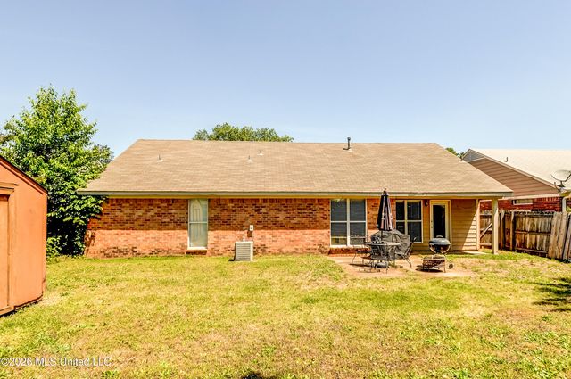 1105 S Parkview Circle, S, Southaven, MS 38671