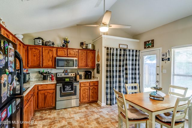 1105 S Parkview Circle, S, Southaven, MS 38671