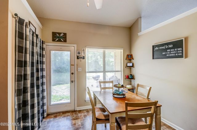 1105 S Parkview Circle, S, Southaven, MS 38671