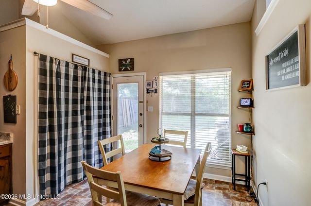 1105 S Parkview Circle, S, Southaven, MS 38671