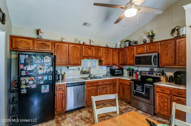 1105 S Parkview Circle, S, Southaven, MS 38671