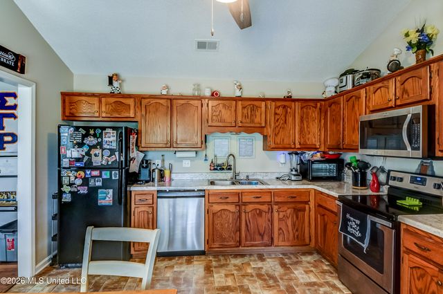 1105 S Parkview Circle, S, Southaven, MS 38671