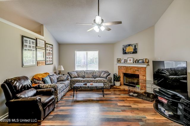 1105 S Parkview Circle, S, Southaven, MS 38671