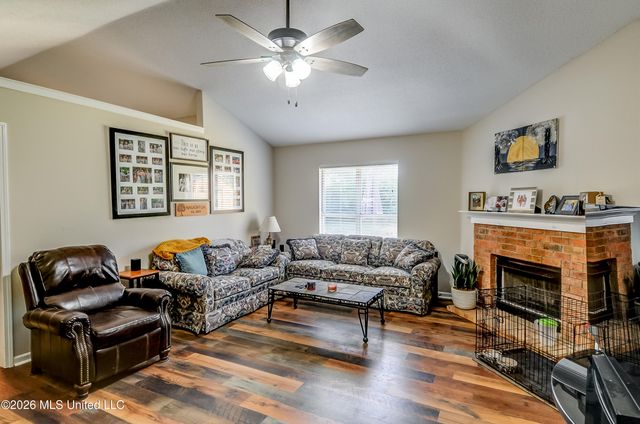 1105 S Parkview Circle, S, Southaven, MS 38671