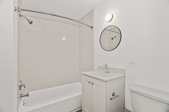 2030 N OAKLEY Avenue 2F, Chicago, IL 60647