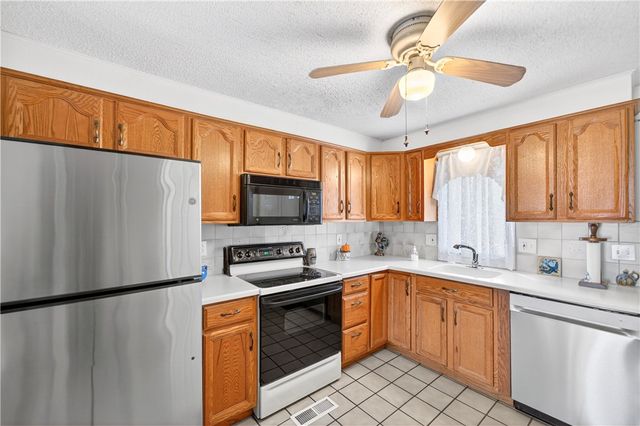 39 Dale Avenue B, Johnston, RI 02919