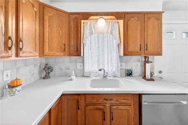 39 Dale Avenue B, Johnston, RI 02919