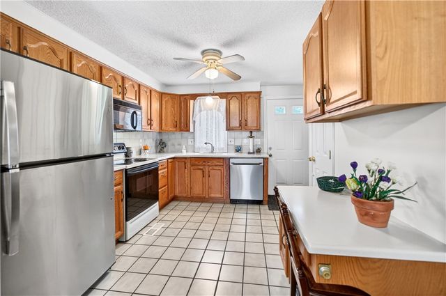39 Dale Avenue B, Johnston, RI 02919