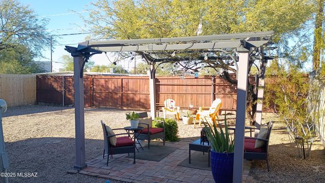 1449 W Hualpai Road, Tucson, AZ 85745