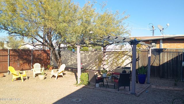 1449 W Hualpai Road, Tucson, AZ 85745