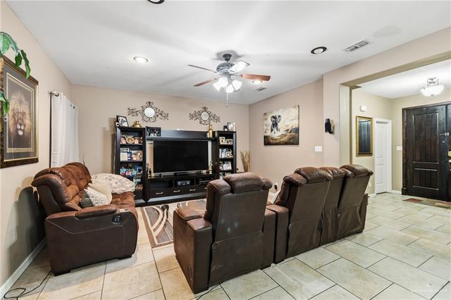 816 E Azucar Avenue, Pharr, TX 78577