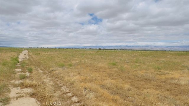 25 3258-021-025 - 150 W Avenue C-8, Lancaster, CA 93536