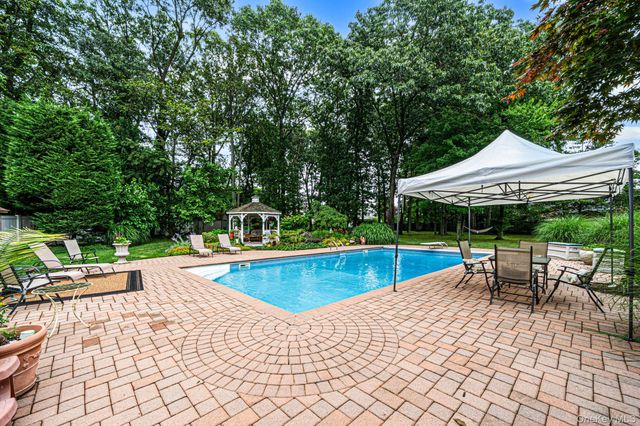 863 Richmond Road, East Meadow, NY 11554