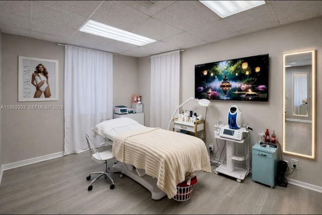 2100 E Hallandale Beach Blvd, Hallandale Beach, FL 33009