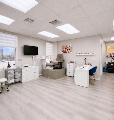 2100 E Hallandale Beach Blvd, Hallandale Beach, FL 33009