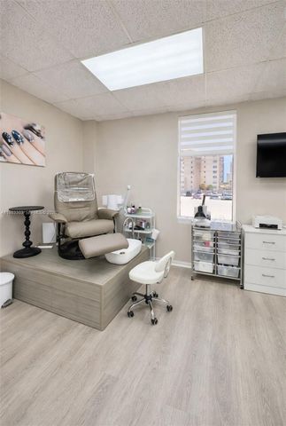 2100 E Hallandale Beach Blvd, Hallandale Beach, FL 33009