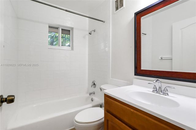 15755 SW 92nd Ave, Palmetto Bay, FL 33157