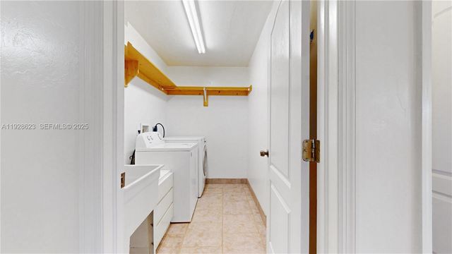 15755 SW 92nd Ave, Palmetto Bay, FL 33157