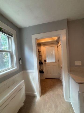 16 Sunset Rd 1, Watertown, MA 02472