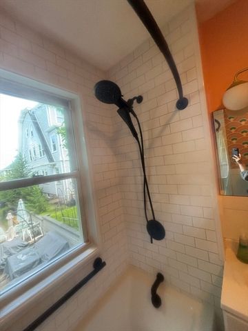16 Sunset Rd 1, Watertown, MA 02472