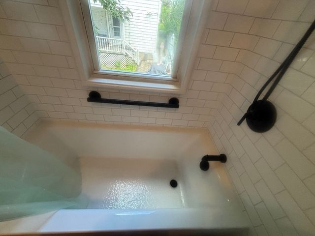 16 Sunset Rd 1, Watertown, MA 02472
