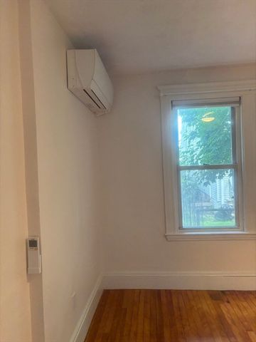 16 Sunset Rd 1, Watertown, MA 02472