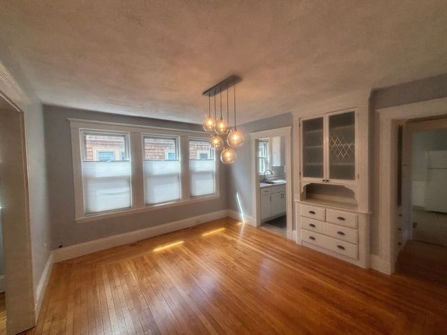 16 Sunset Rd 1, Watertown, MA 02472