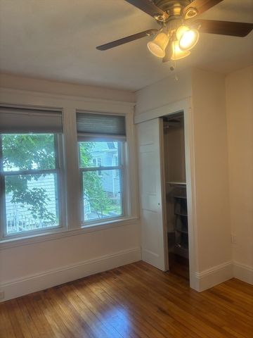 16 Sunset Rd 1, Watertown, MA 02472