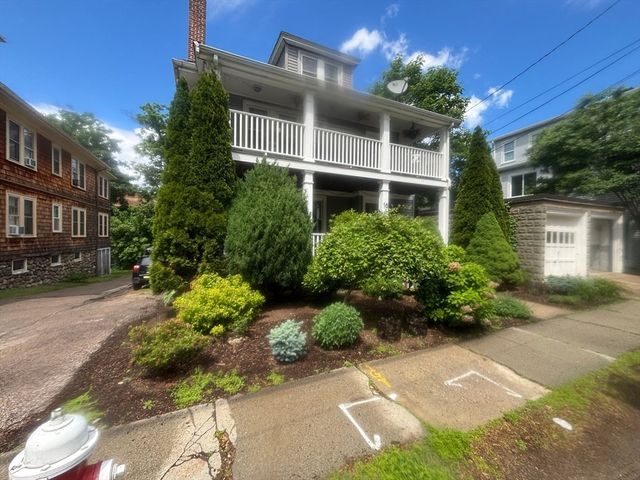 16 Sunset Rd 1, Watertown, MA 02472