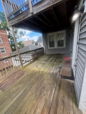 16 Sunset Rd 1, Watertown, MA 02472