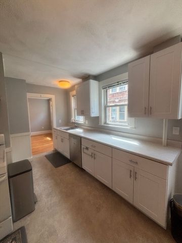 16 Sunset Rd 1, Watertown, MA 02472