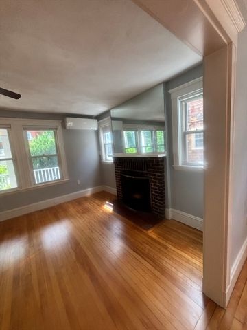 16 Sunset Rd 1, Watertown, MA 02472