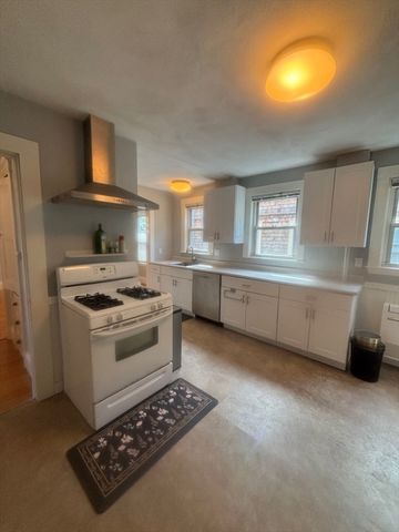 16 Sunset Rd 1, Watertown, MA 02472