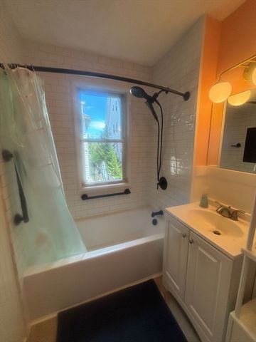 16 Sunset Rd 1, Watertown, MA 02472