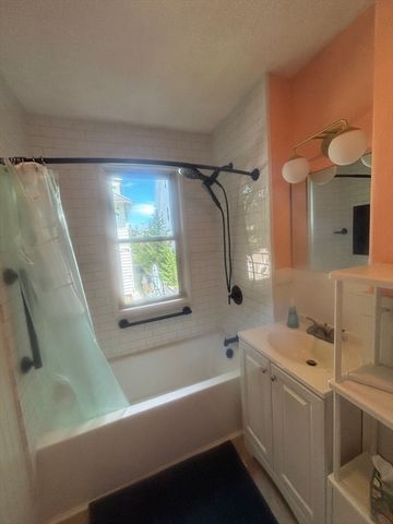 16 Sunset Rd 1, Watertown, MA 02472