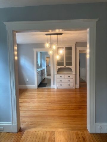 16 Sunset Rd 1, Watertown, MA 02472