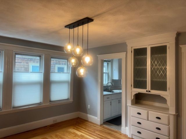 16 Sunset Rd 1, Watertown, MA 02472