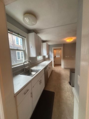 16 Sunset Rd 1, Watertown, MA 02472