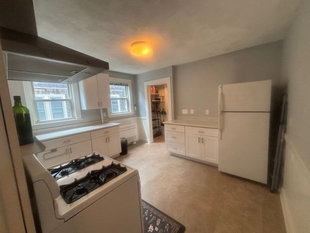 16 Sunset Rd 1, Watertown, MA 02472