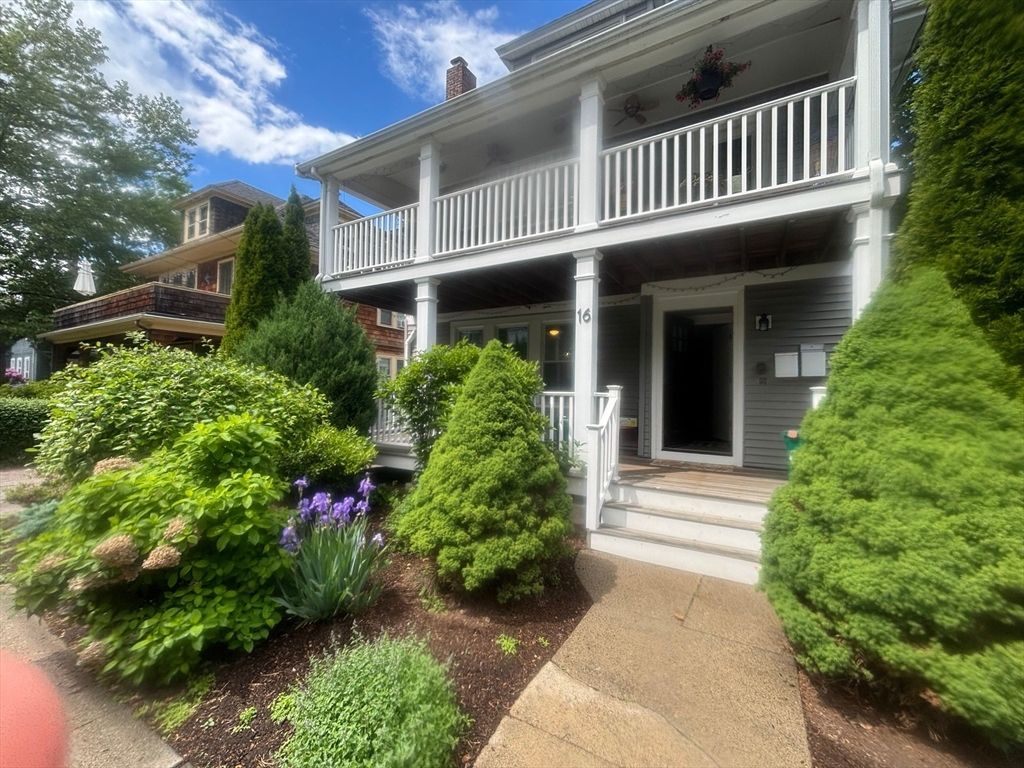 16 Sunset Rd 1, Watertown, MA 02472