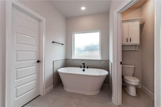 363 N Mantegani Road, Tontitown, AR 72762