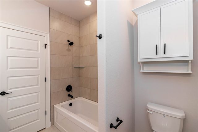 363 N Mantegani Road, Tontitown, AR 72762