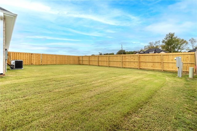 363 N Mantegani Road, Tontitown, AR 72762