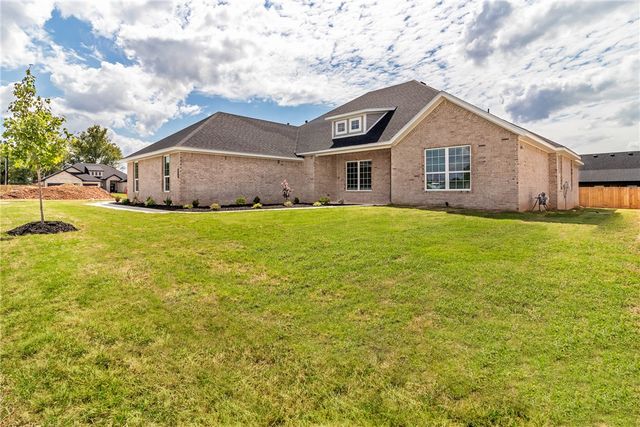 363 N Mantegani Road, Tontitown, AR 72762