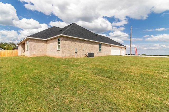 363 N Mantegani Road, Tontitown, AR 72762
