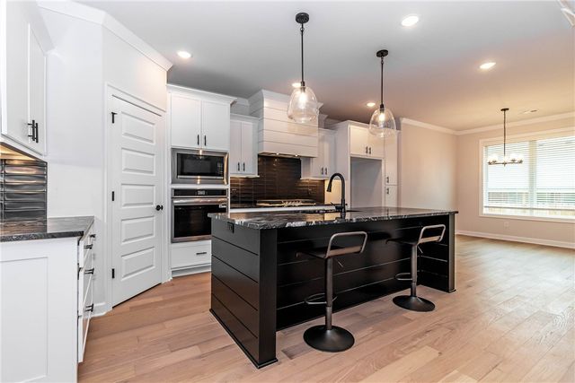 363 N Mantegani Road, Tontitown, AR 72762