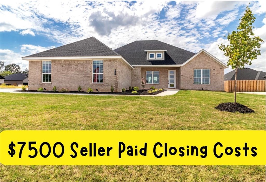 363 N Mantegani Road, Tontitown, AR 72762