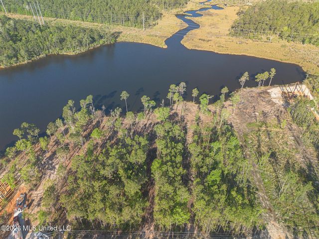 13045 Enciente Point Drive, Kiln, MS 39556